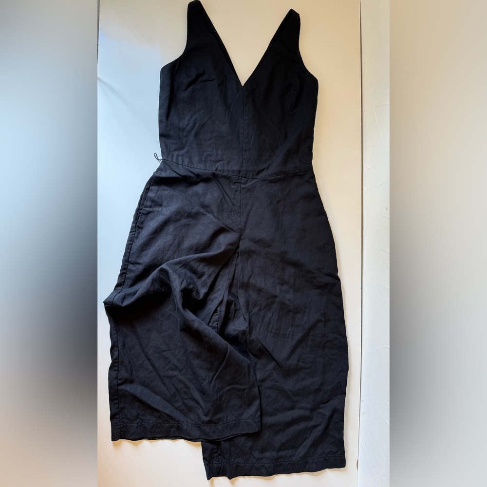 GAP LINEN / LYOCELL CROPPED JUMPSUIT VNECK BLACK SIDE ZIP SZ 2